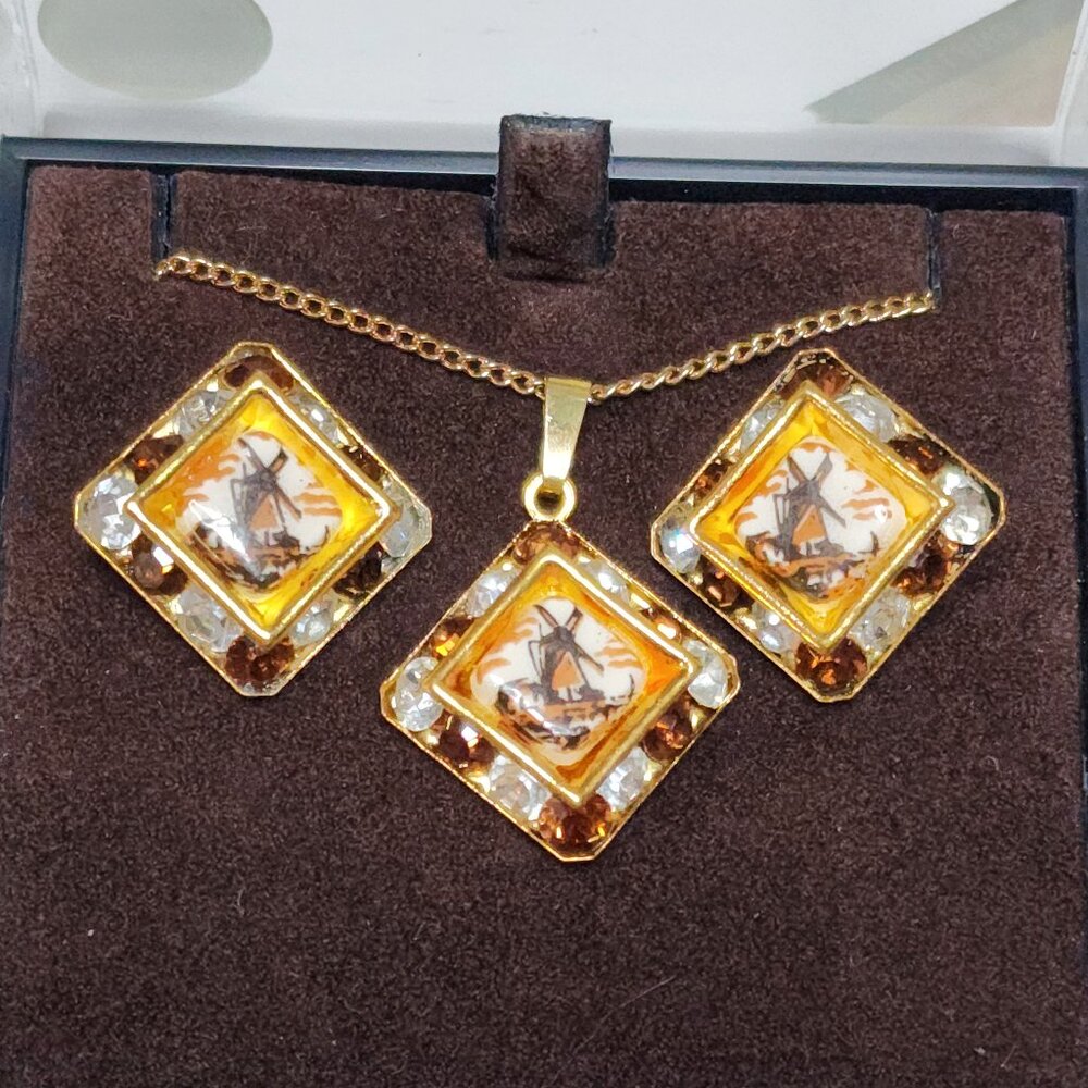 Vintage Dutch Windmill Motif Jewelry Set – Necklace &  Earrings - Gold Tone